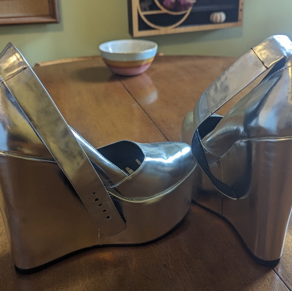 I Desire Things That Will Destroy Me | Silver Platform Wedge | size 9 - Picture 4 of 5